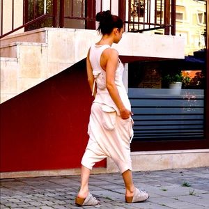 Super cool dropped crotch pants in black.